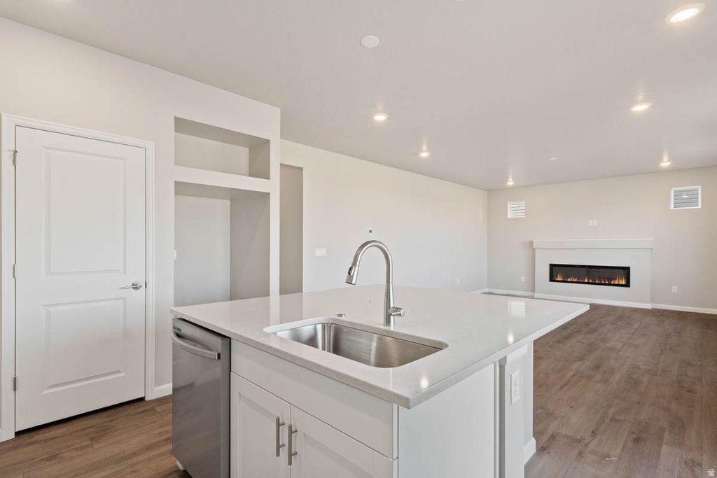 Photo of 276 N ROUNDABOUT ST, Saratoga Springs, UT 84045 (MLS # 2142758)