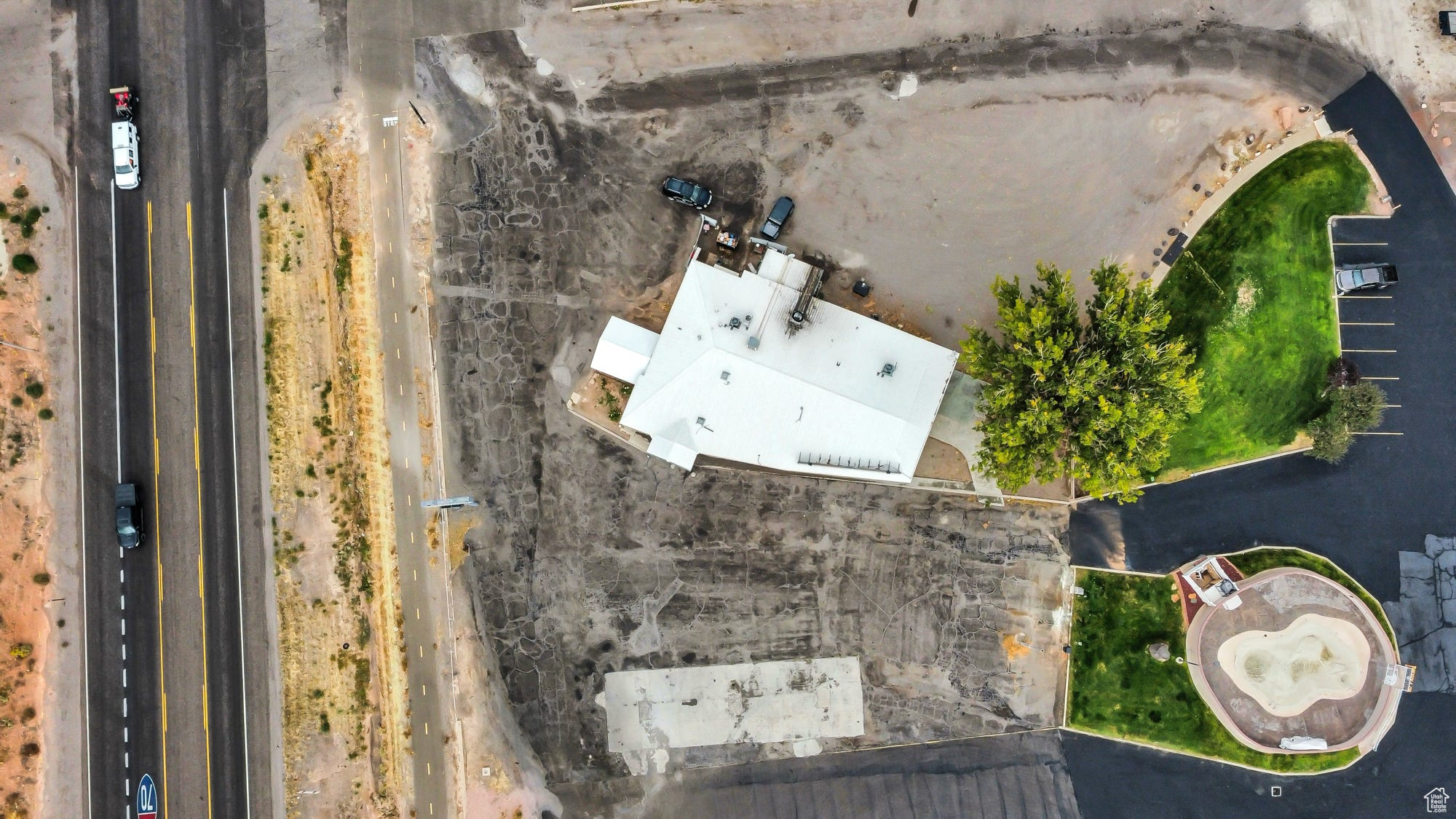 Main image without alt text