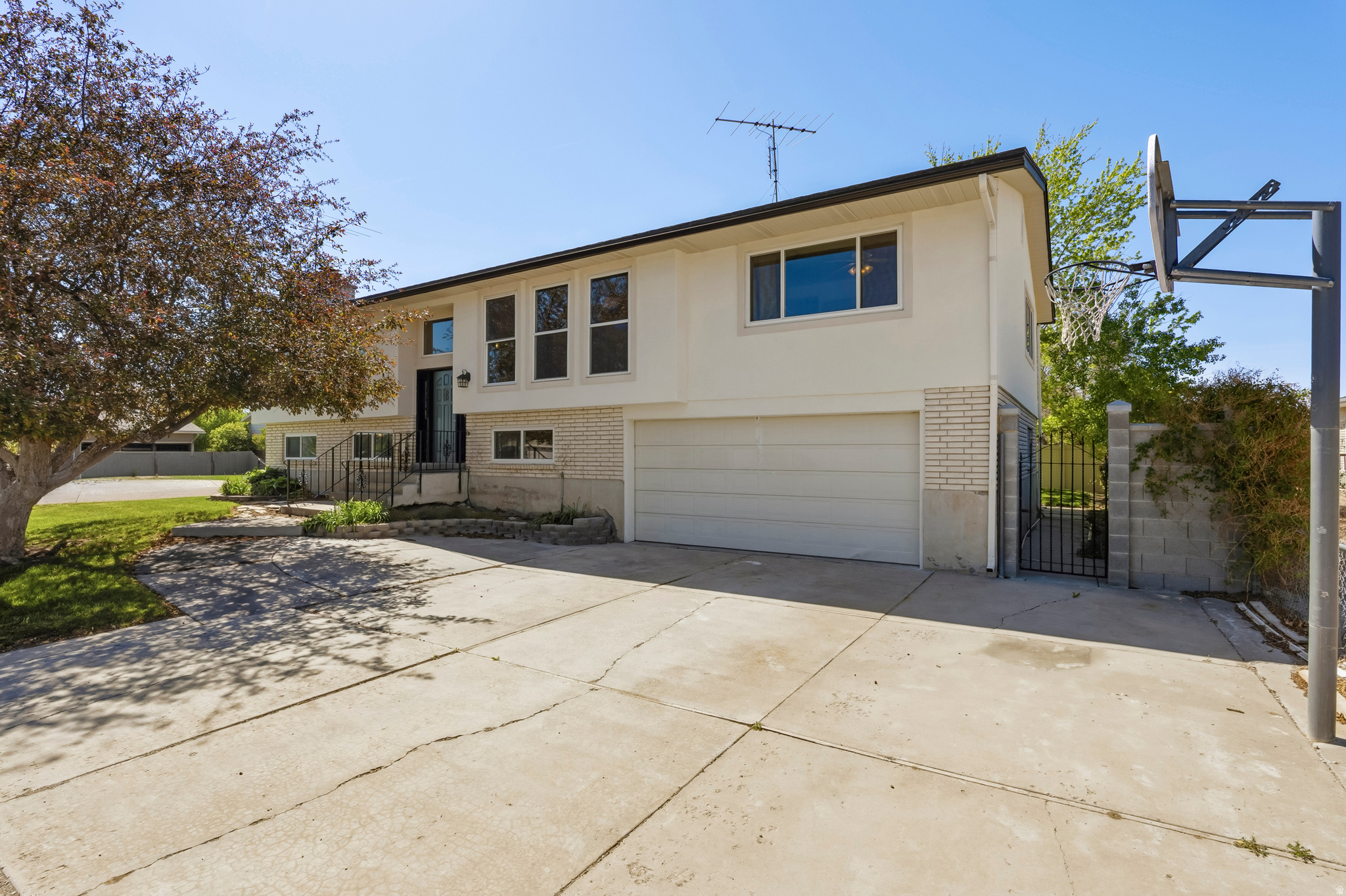 PENDRAY ESTATES - Residential
