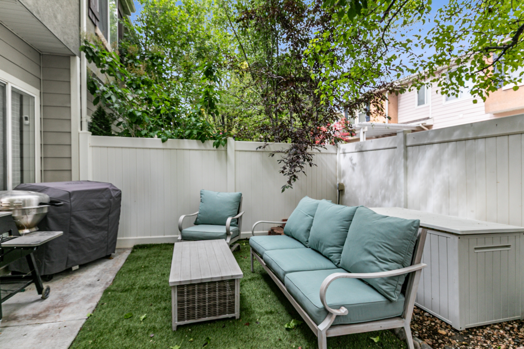 VINTAGE ON THE BLUFFS - Residential