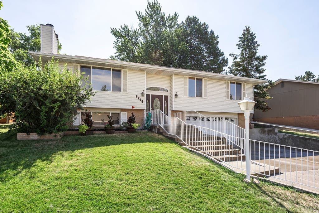 Photo of 8745 S 1595 E, Sandy, UT 84093 (MLS # 2173831)