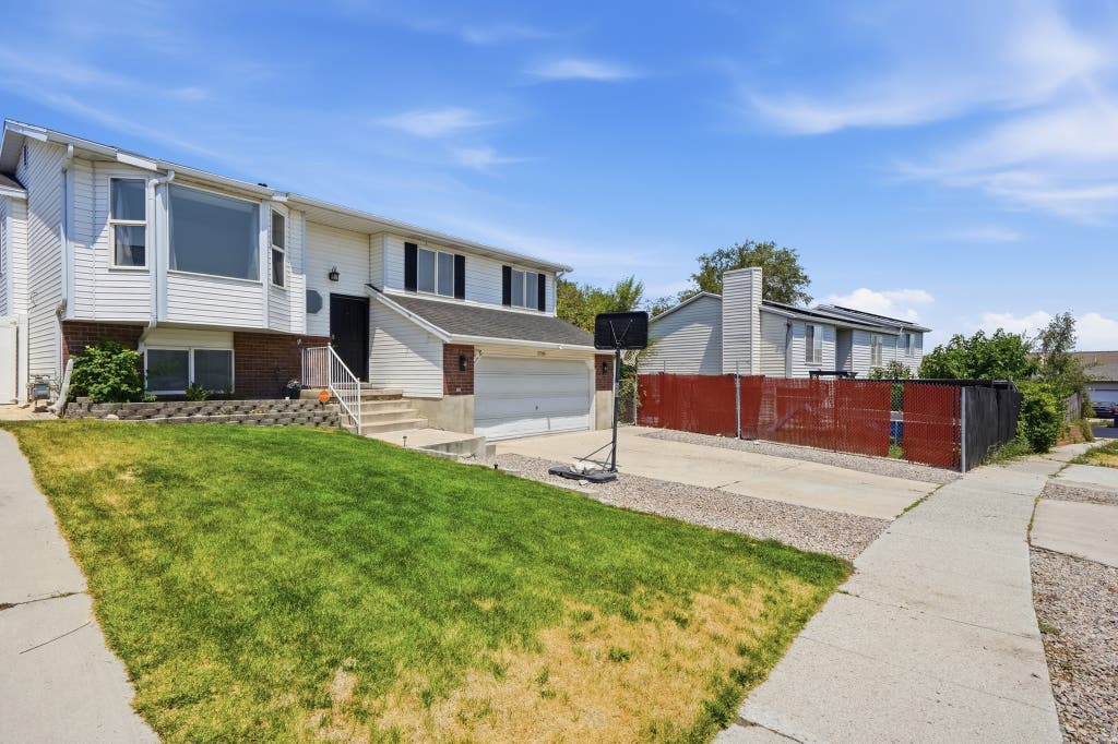 Photo of 3706 S BRONCO CIR W, Magna, UT 84044 (MLS # 2167722)