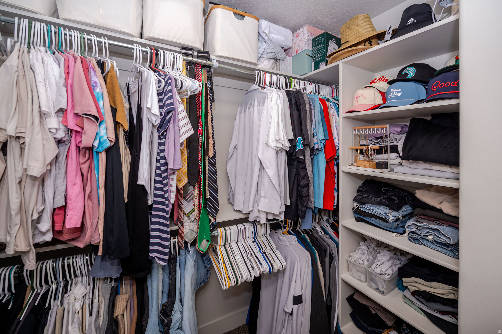 ELLIES LANDING - Residential