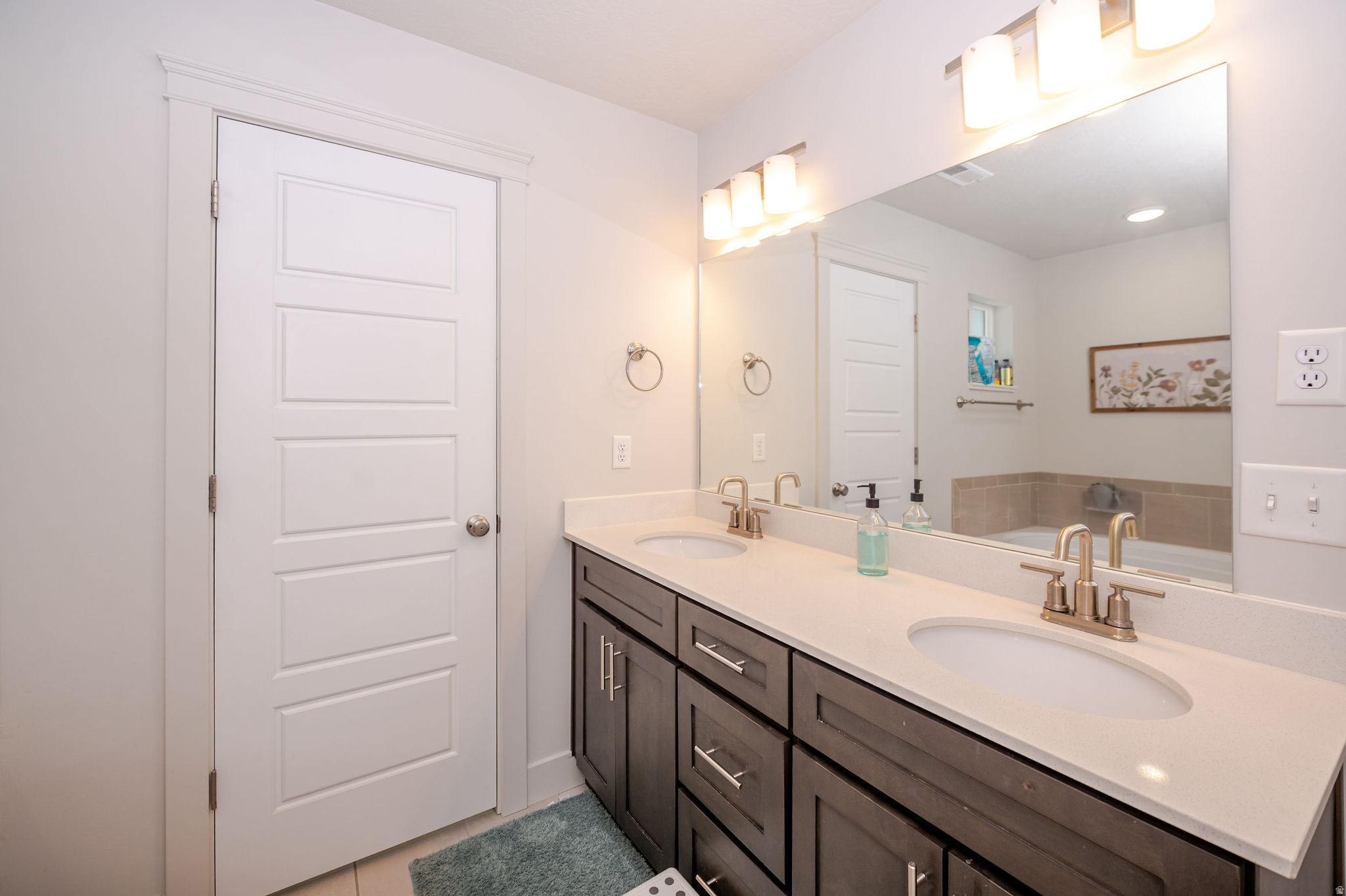 ELLIES LANDING - Residential