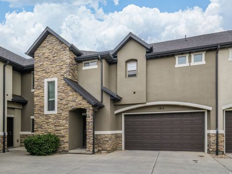 Townhouse For Sale - 1814 W 2300<br/> Woods Cross, UT 84087