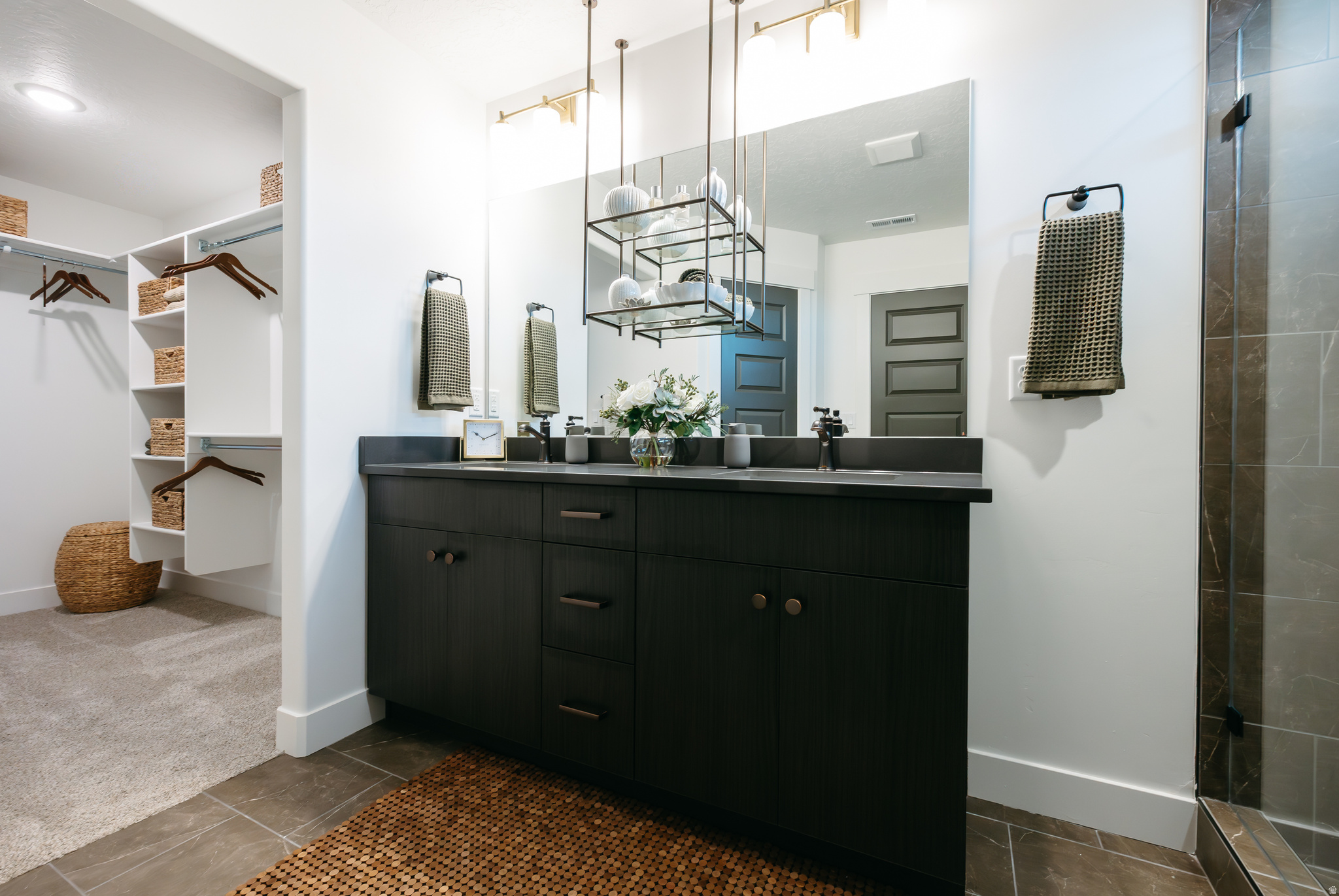 KING'S CANYON - Residential