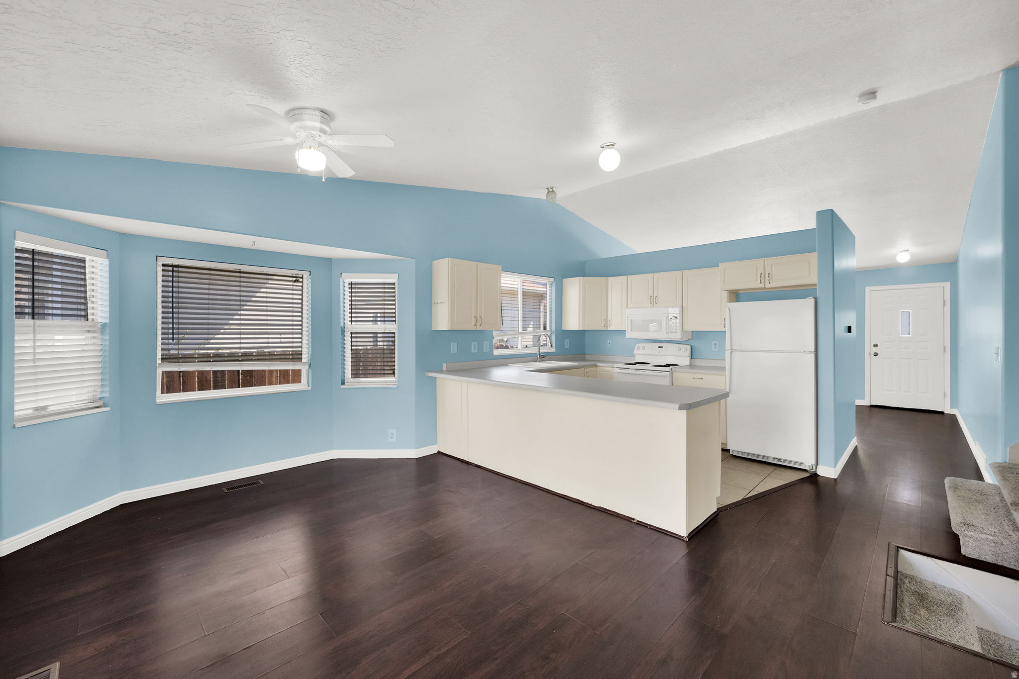 NORTH HILLS ESTATES - Residential