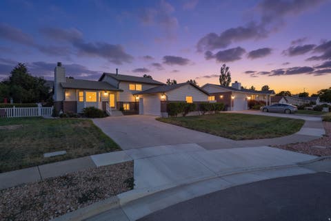 Photo of 5386 S CLOVER DR, Murray, UT 84123 (MLS # 2175670)