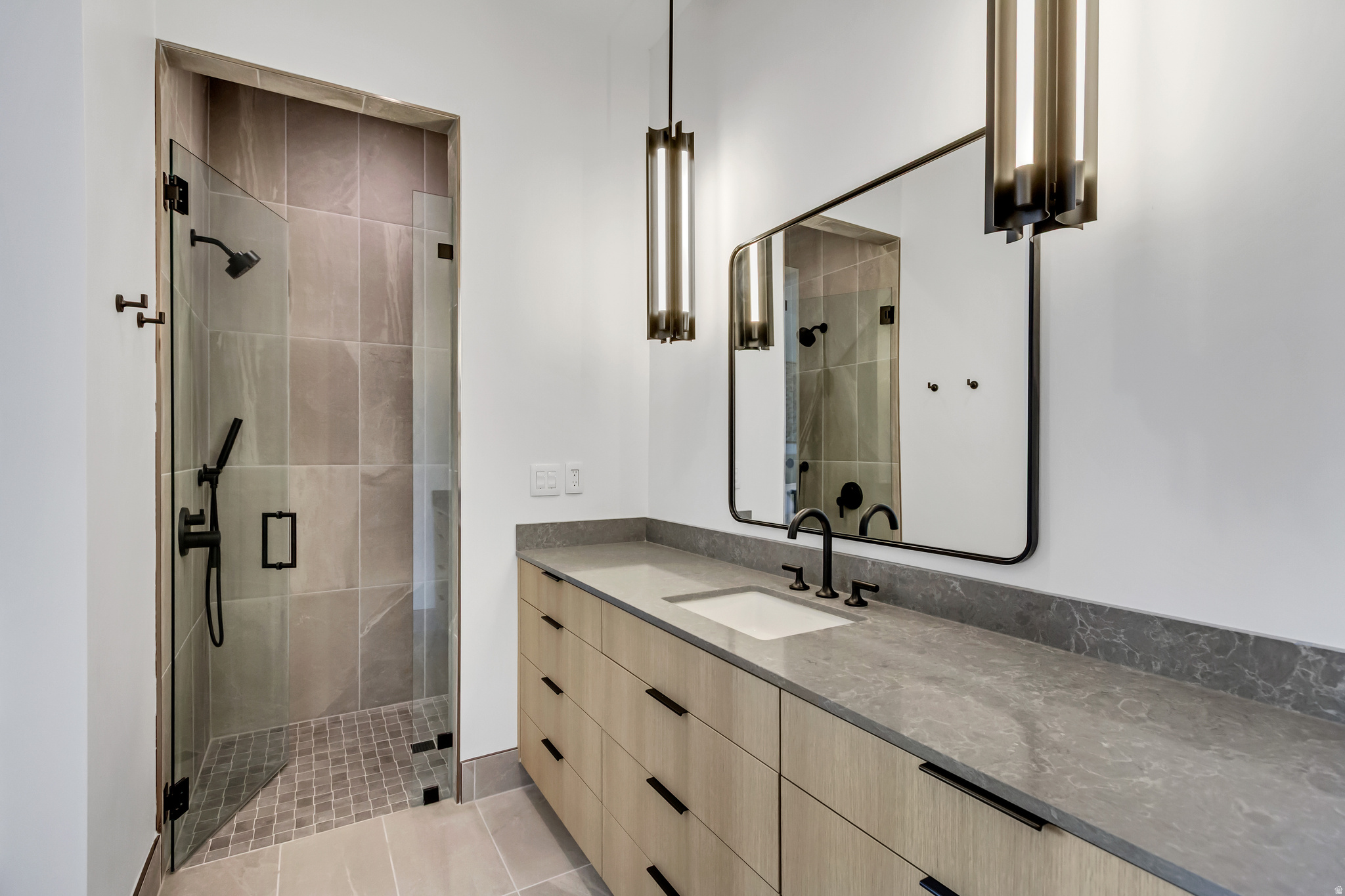 PROMONTORY PAINTED SHORES - Residential