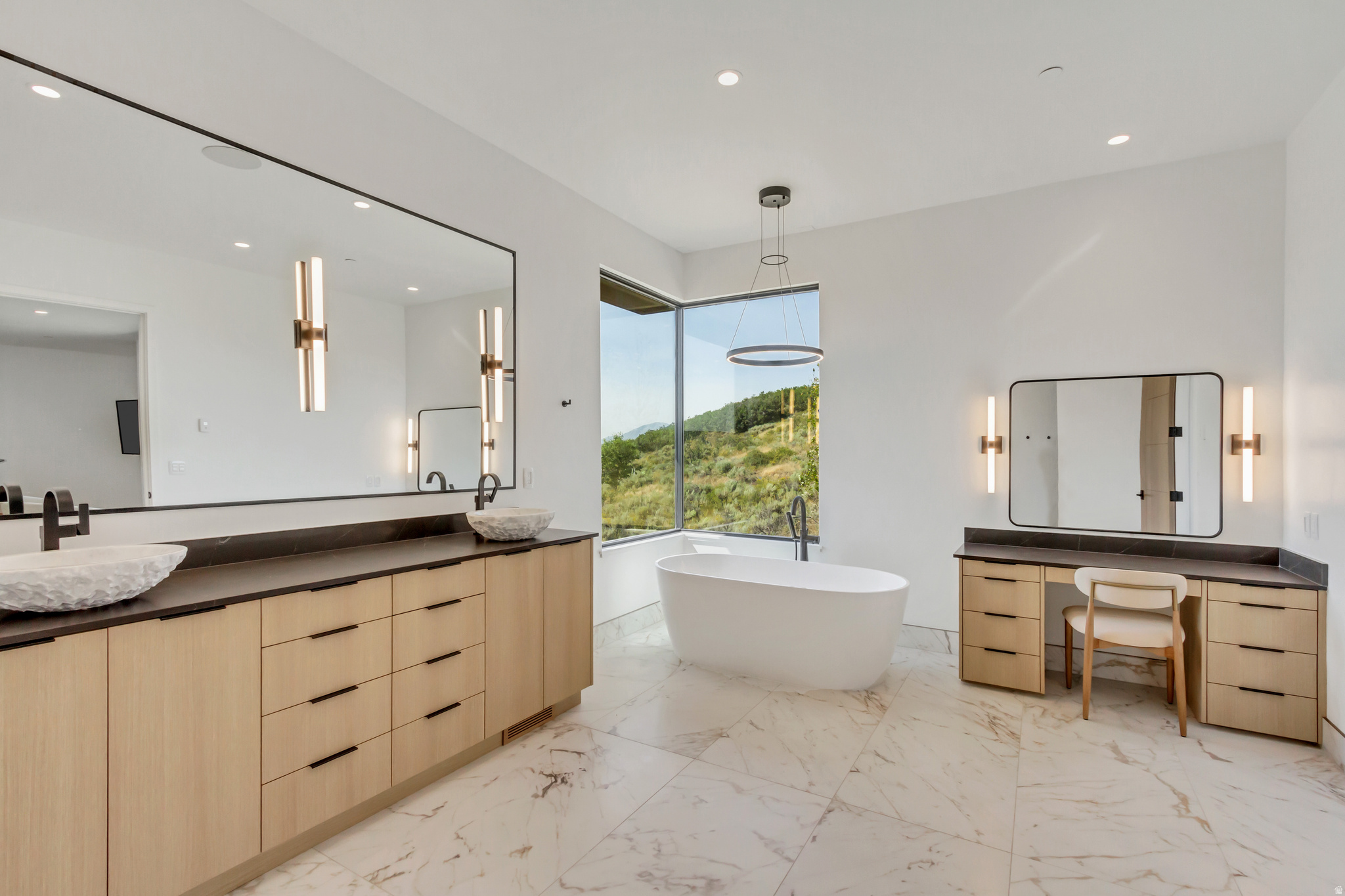 PROMONTORY PAINTED SHORES - Residential