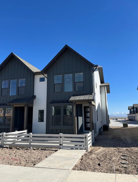 Photo of 2946 N LONE PINE ST #661, Eagle Mountain, UT 84005 (MLS # 2151071)