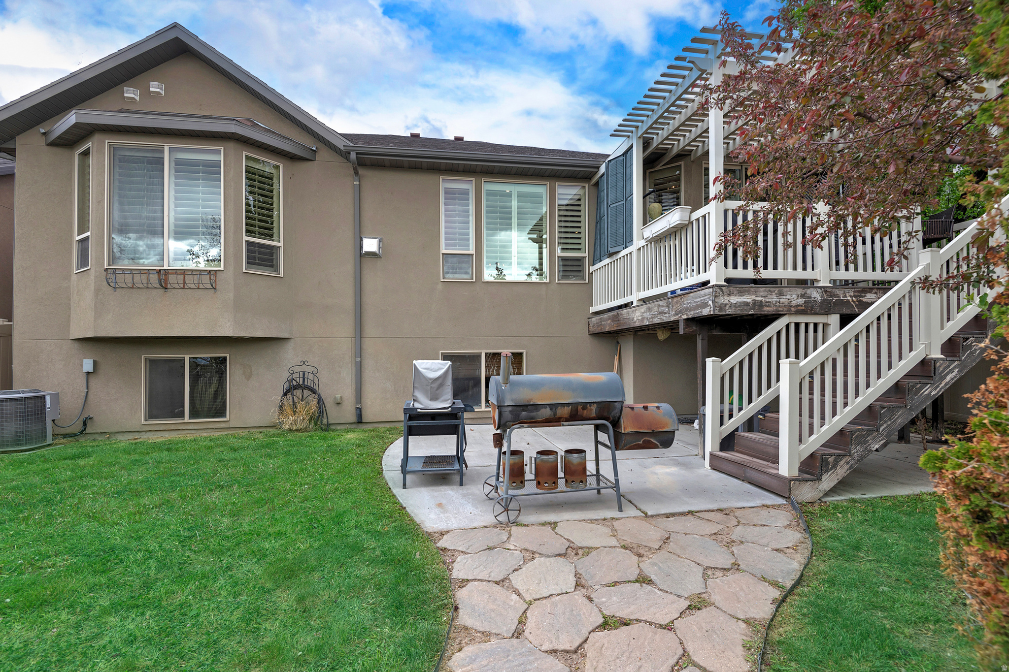 WESTERN SPRINGS - Residential