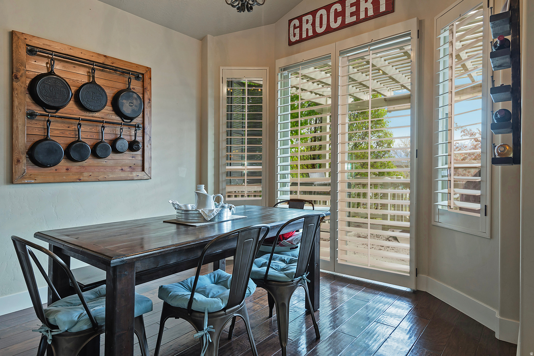 WESTERN SPRINGS - Residential