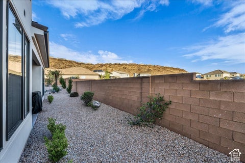 Tiny photo for 2310 E ARENA ROJA DR, Washington, UT 84780 (MLS # 2187385)