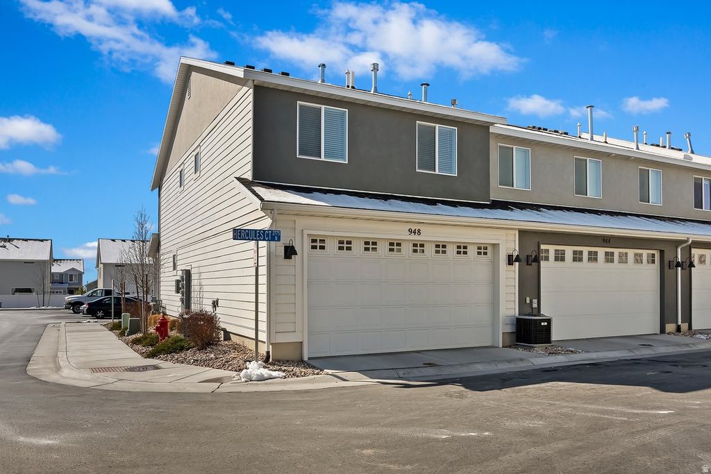 Photo of 948 E HERCULES CT #179, Layton, UT 84040 (MLS # 2136290)