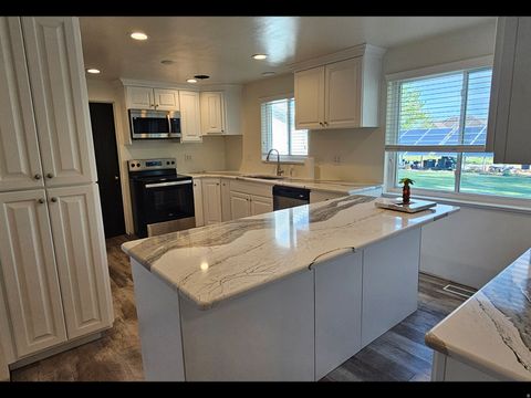 Tiny photo for 2132 W 800 N, Clinton, UT 84015 (MLS # 2151765)