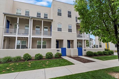 Photo of 5377 W BOWSTRING WAY, South Jordan, UT 84009 (MLS # 2088104)