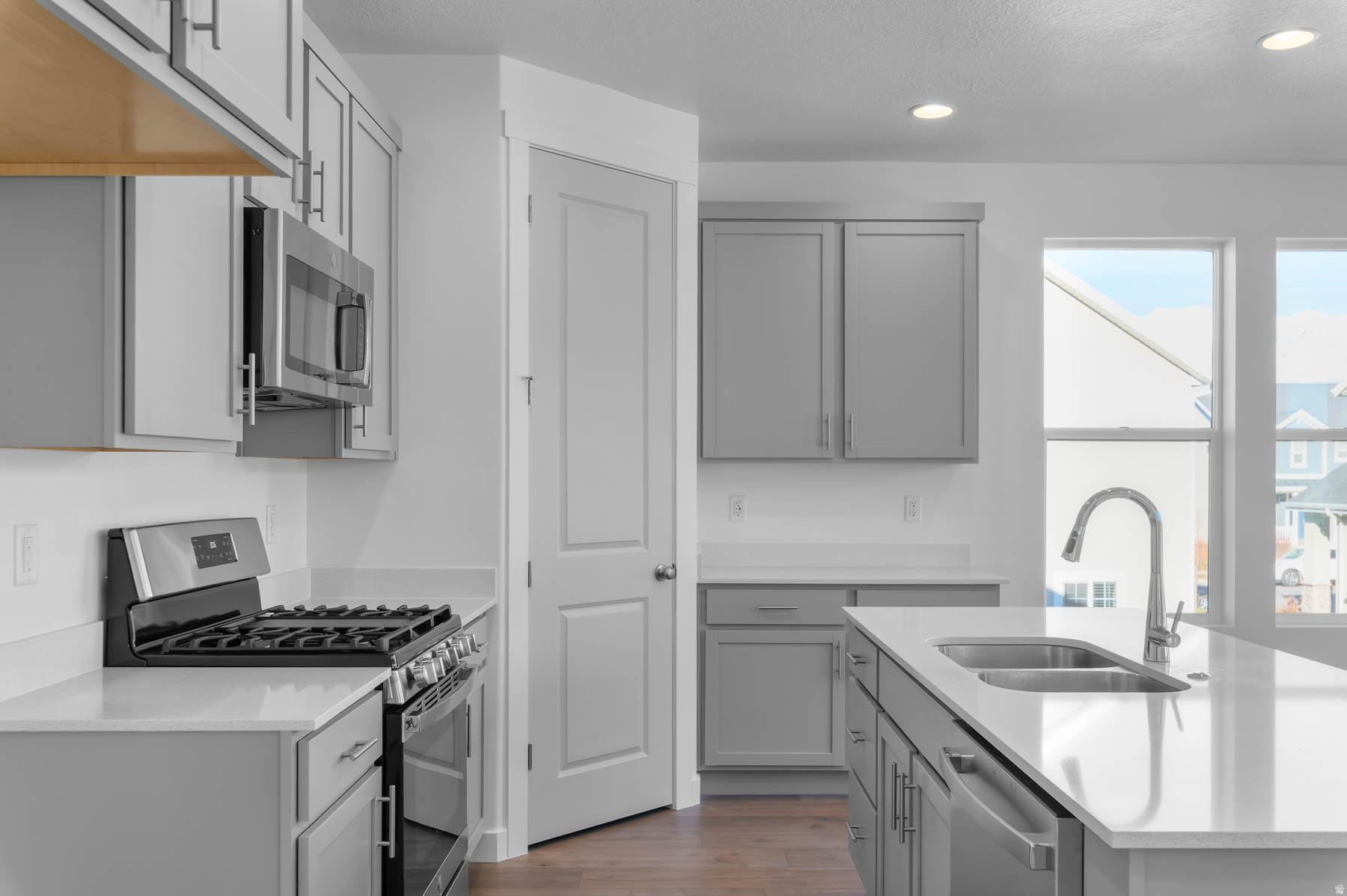 BROADVIEW SHORES COTTAGES 806 - Residential