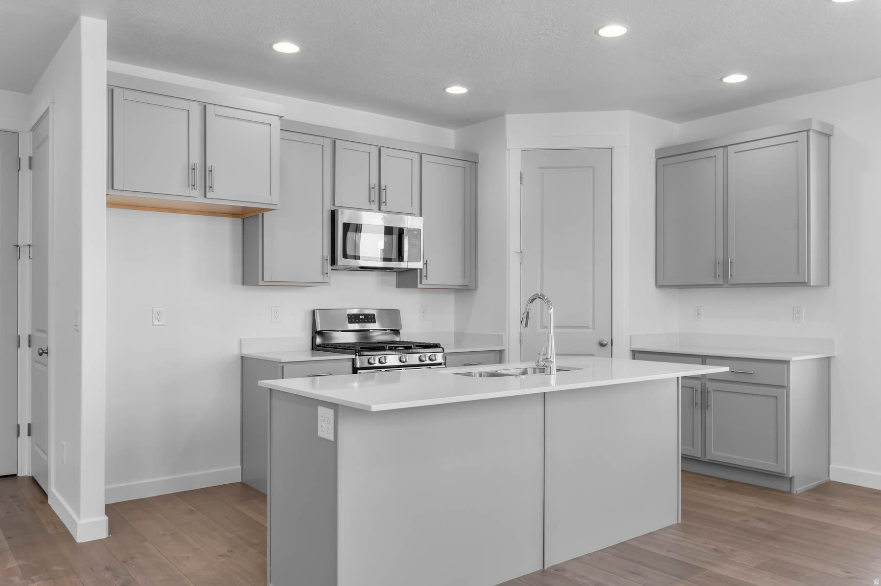 BROADVIEW SHORES COTTAGES 806 - Residential