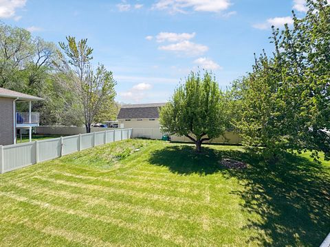 Tiny photo for 461 E 2175 N, North Ogden, UT 84414 (MLS # 2153870)
