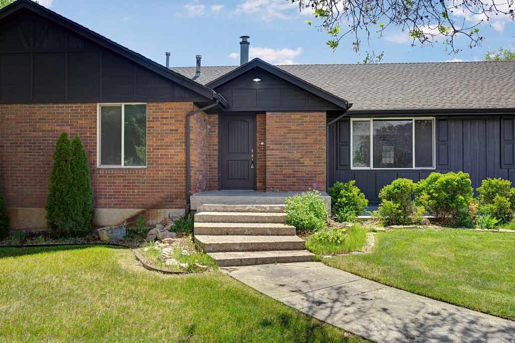 Photo of 461 E 2175 N, North Ogden, UT 84414 (MLS # 2153870)