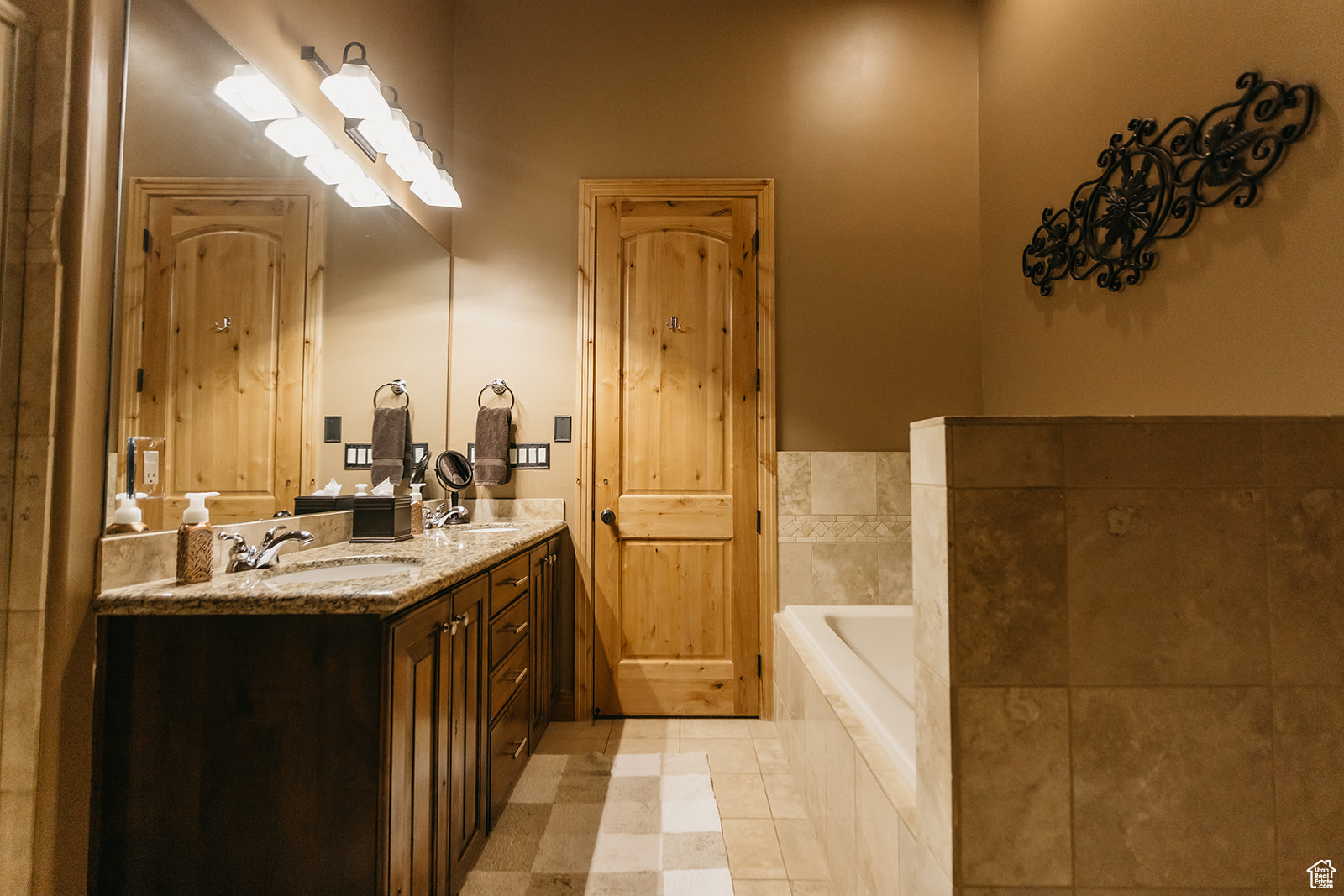 CANYON LINKS - Residential