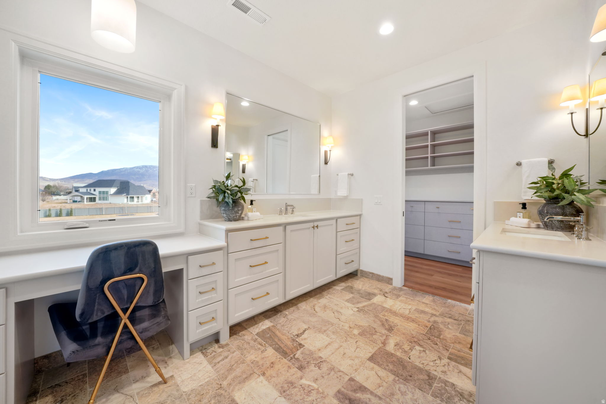 HIGHLAND HOLLOWS - Residential