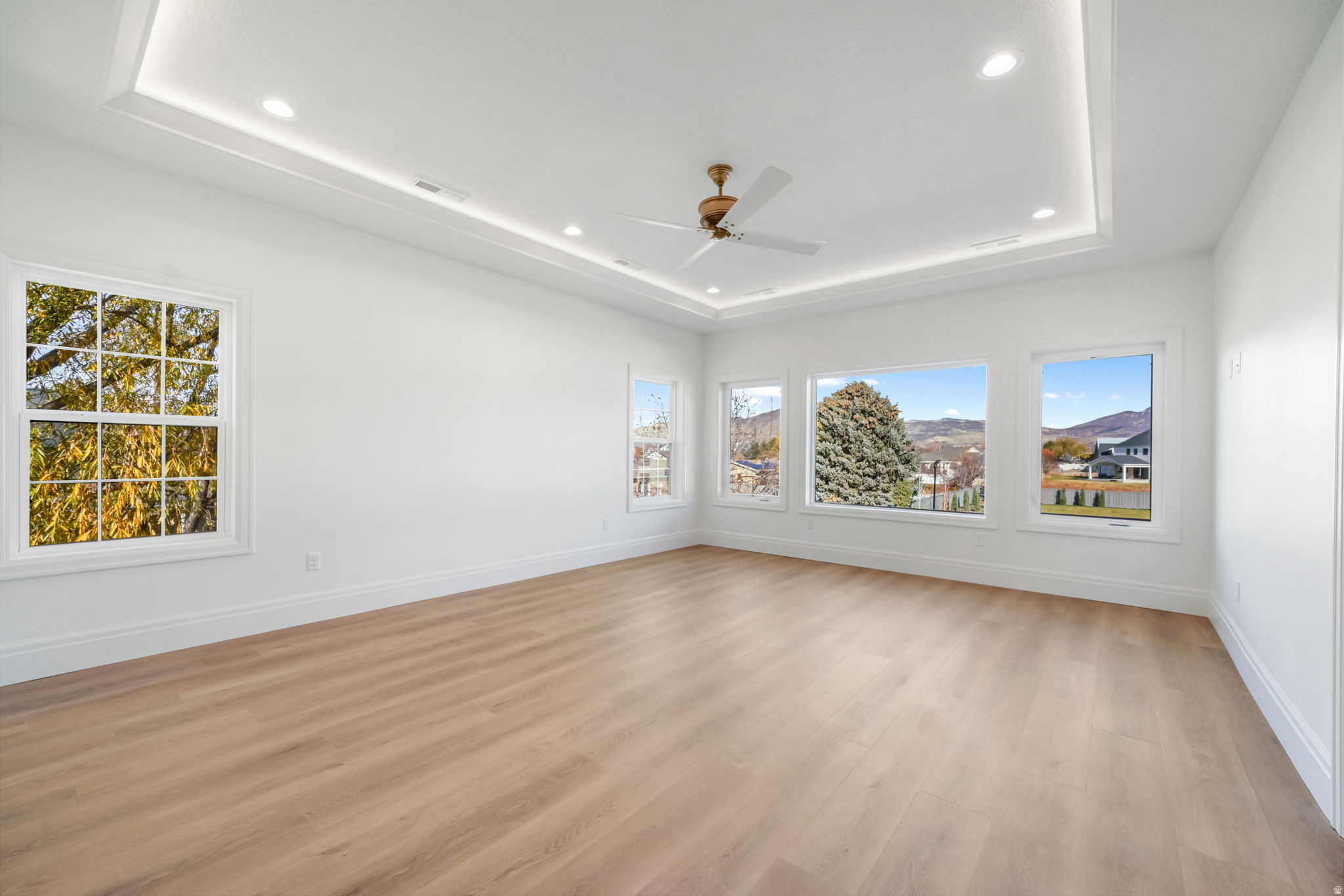 HIGHLAND HOLLOWS - Residential