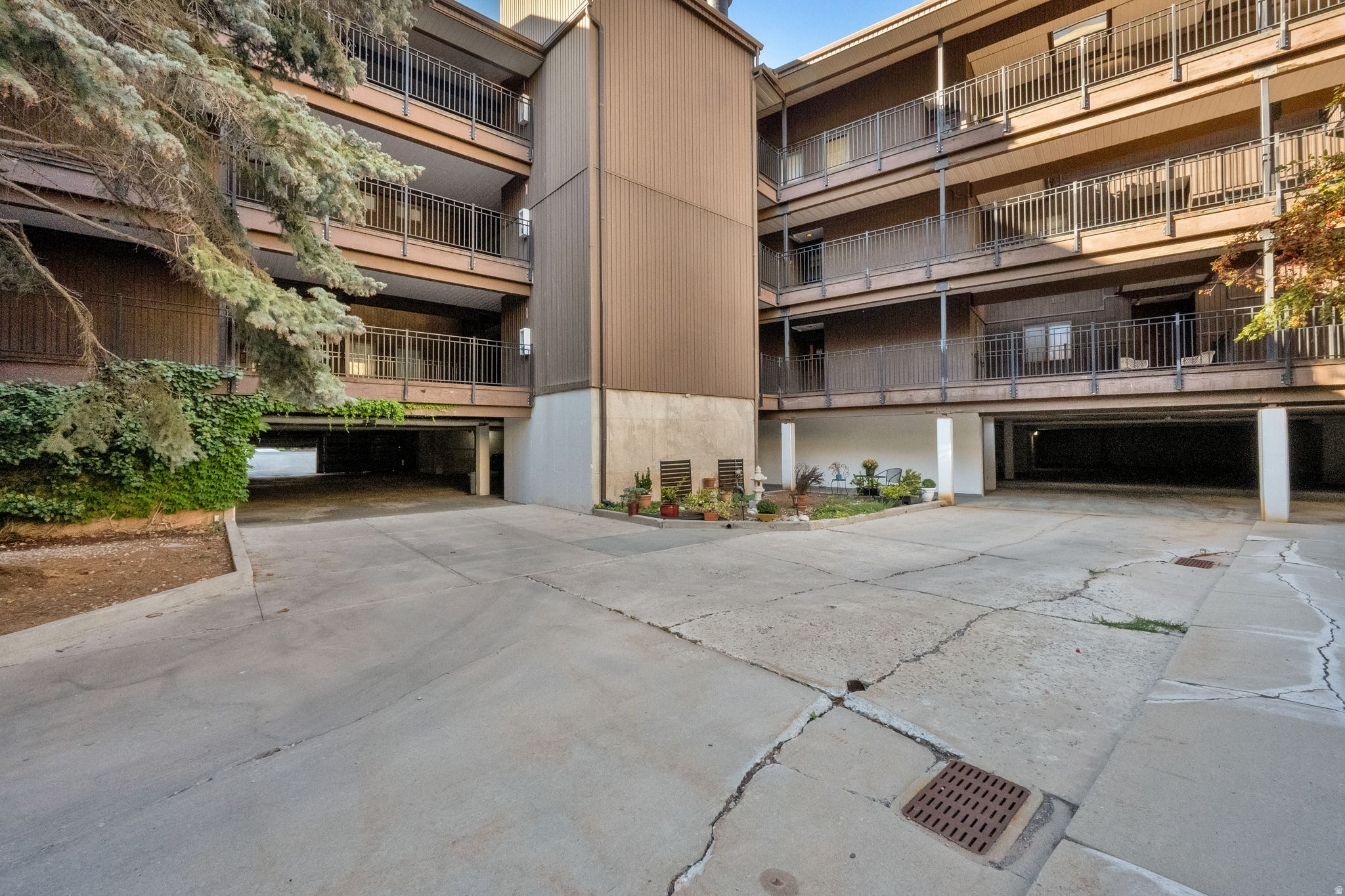 OAKWOOD GARDENS - Residential