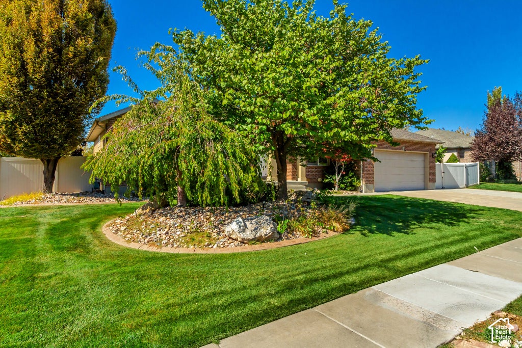 Photo of 1884 S 1475 W, Syracuse, UT 84075 (MLS # 2191209)
