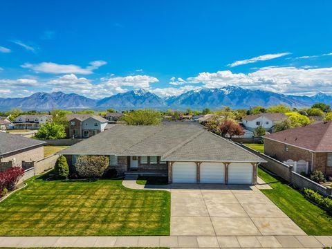 Photo of 9943 S EDEN VIEW CT CIR W, South Jordan, UT 84095 (MLS # 2149658)