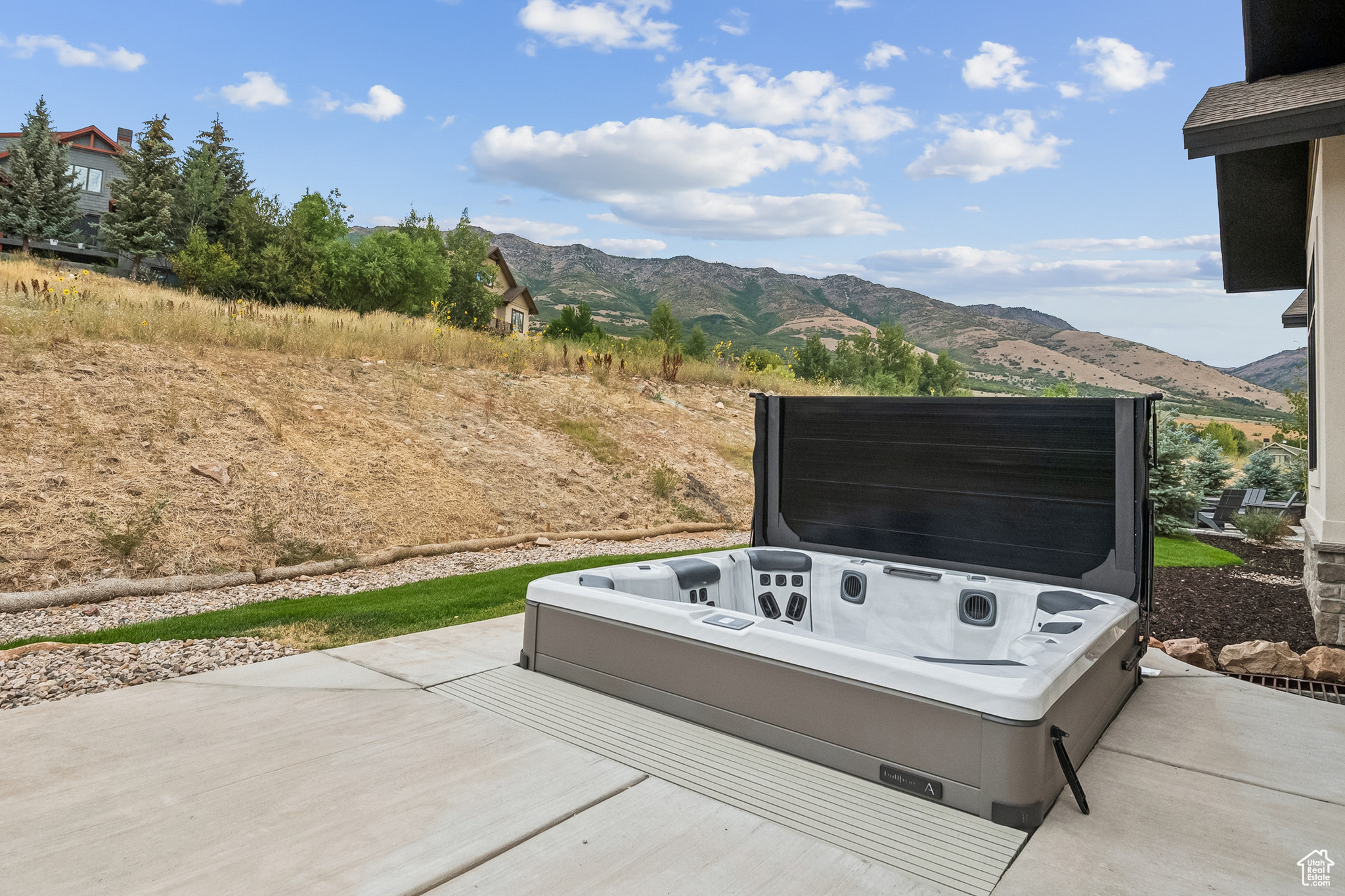 TRAPPERS RIDGE - Residential