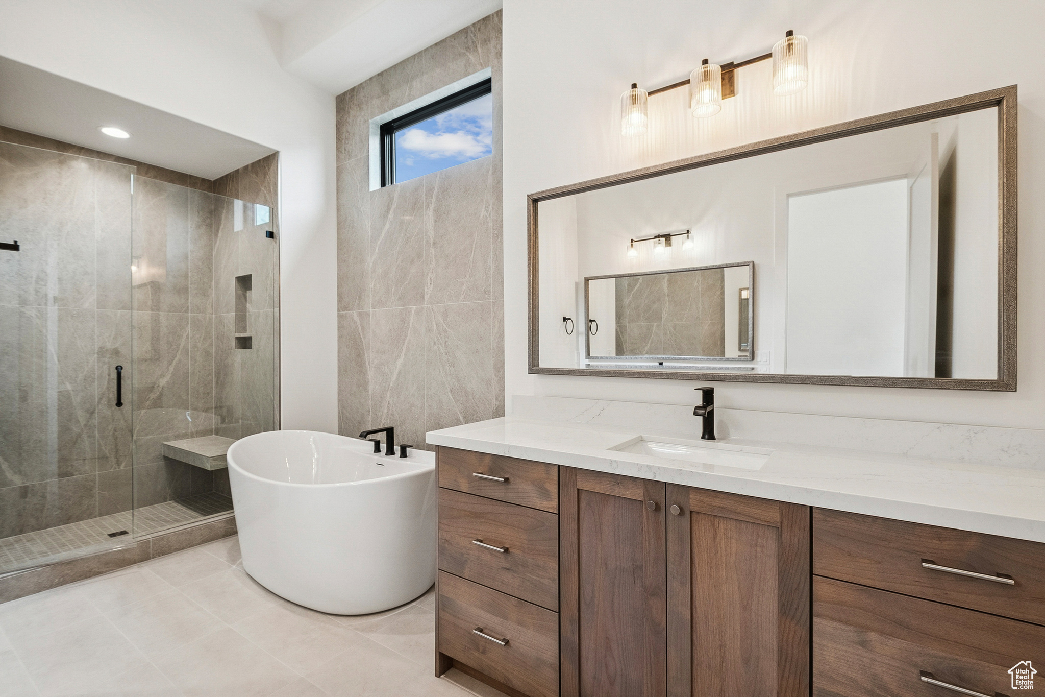 TRAPPERS RIDGE - Residential