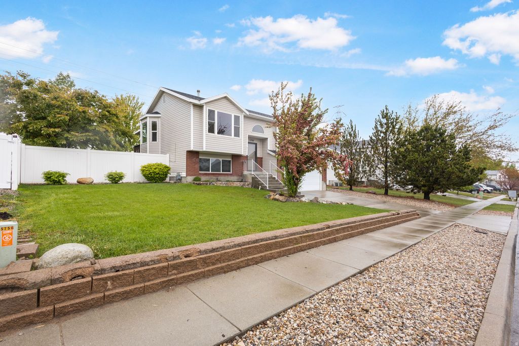 Photo of 5750 S TROWBRIDGE WAY W, Salt Lake City, UT 84118 (MLS # 2153737)