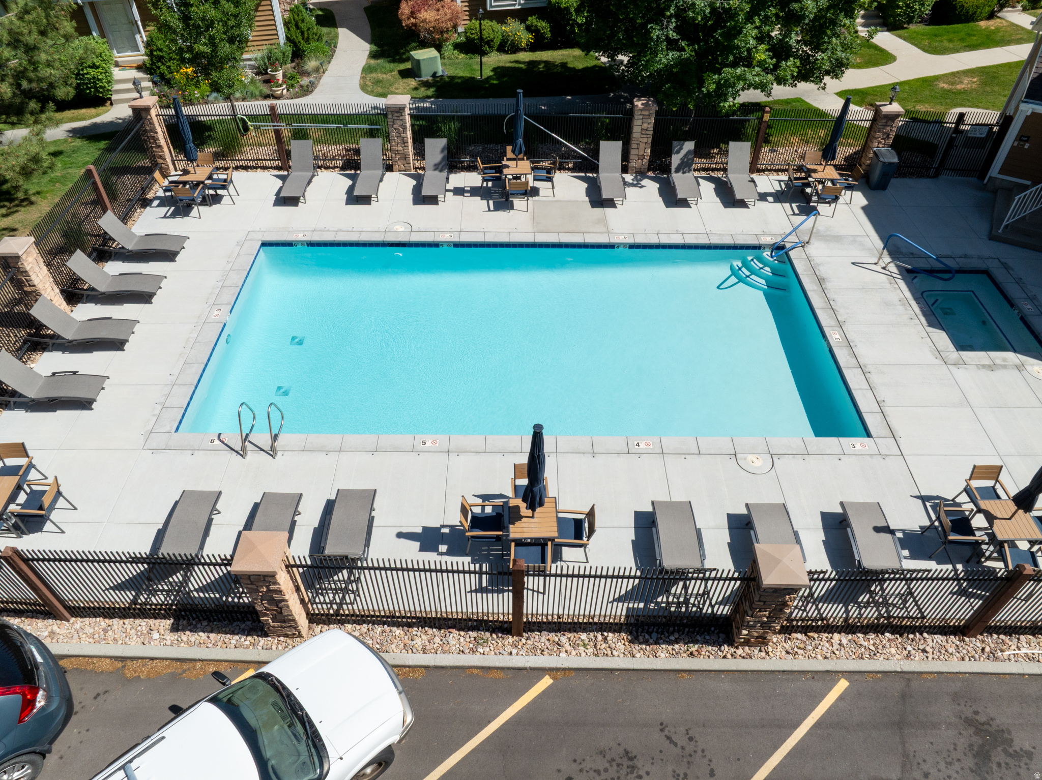 SHADYBROOK CONDM - Residential