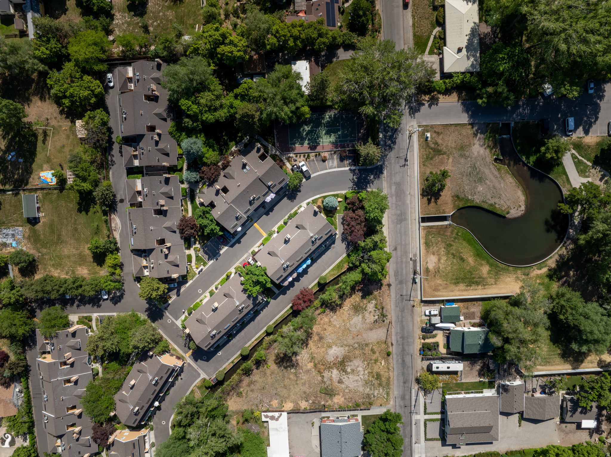 SHADYBROOK CONDM - Residential