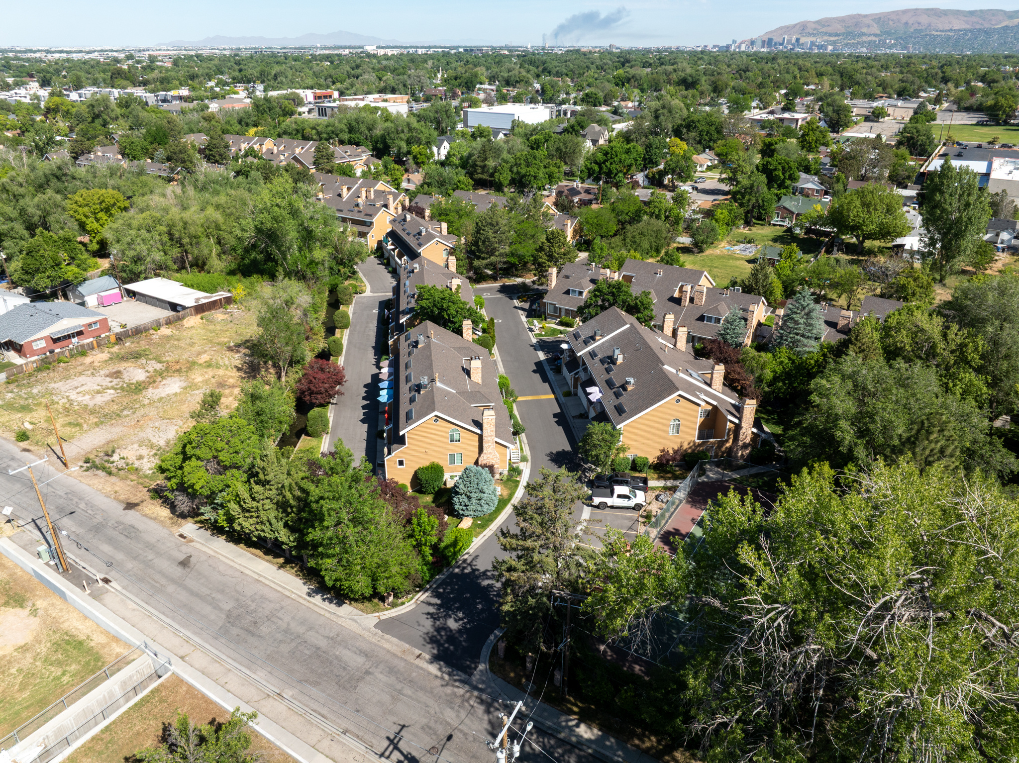 SHADYBROOK CONDM - Residential