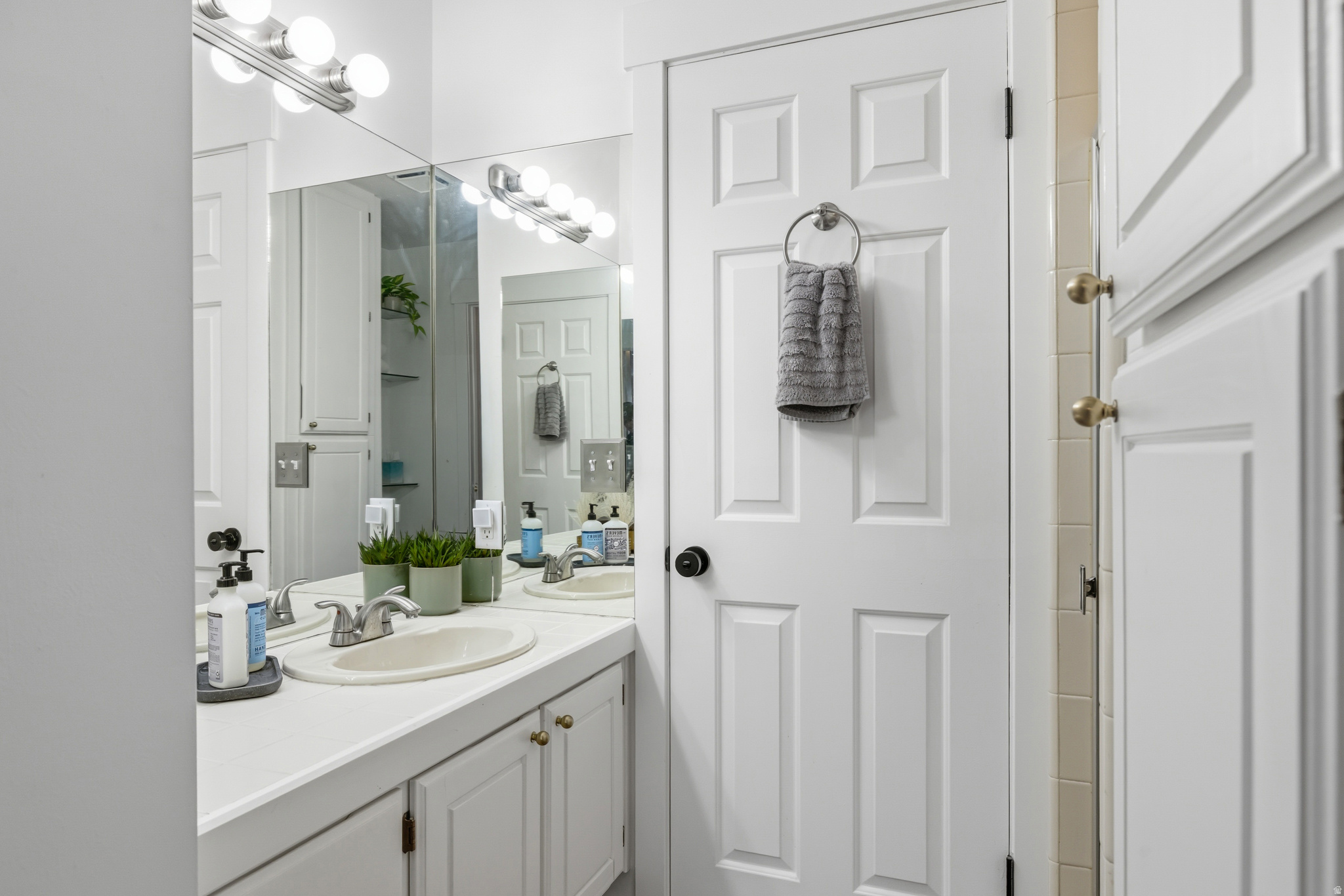 SHADYBROOK CONDM - Residential