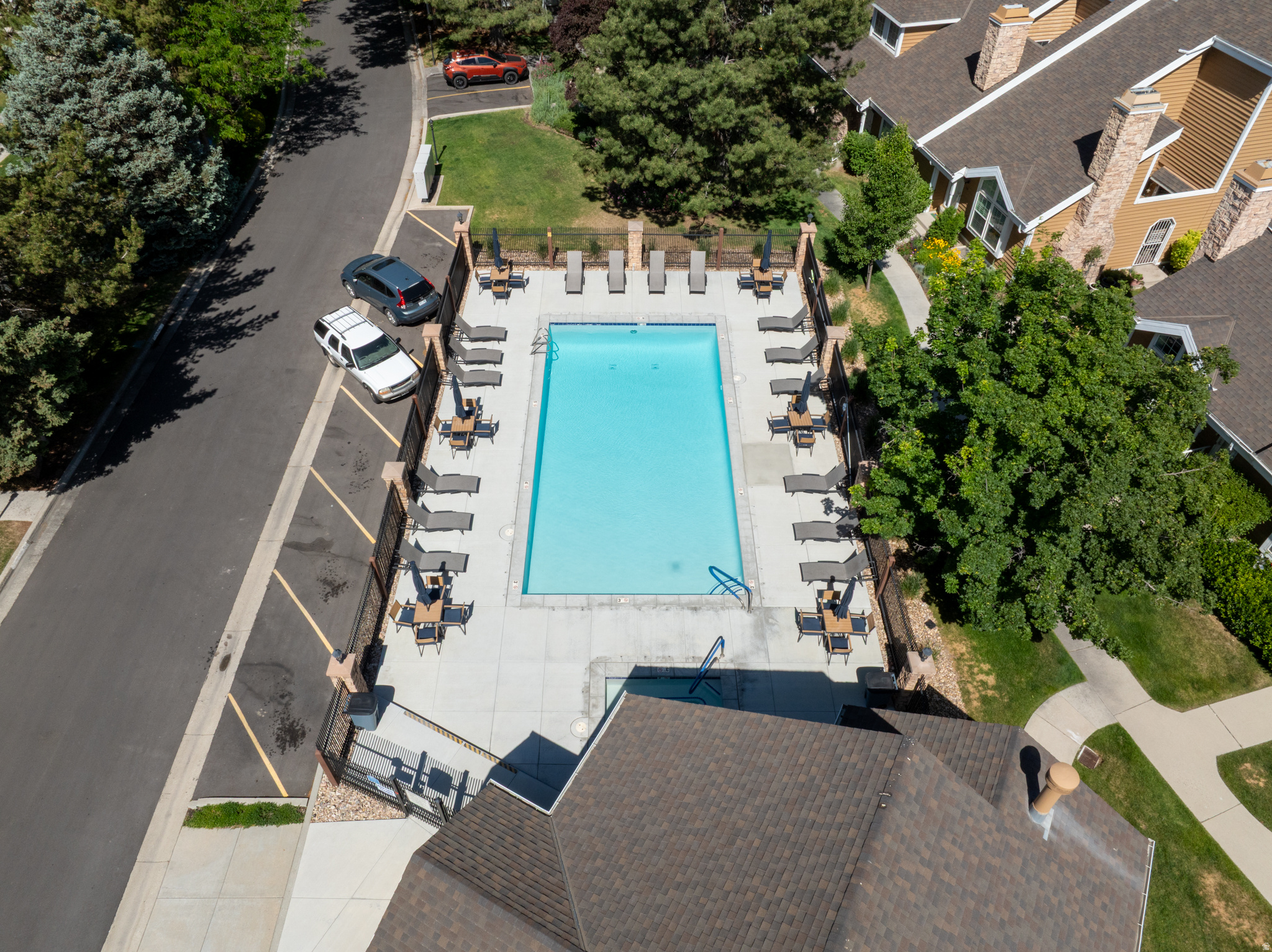 SHADYBROOK CONDM - Residential