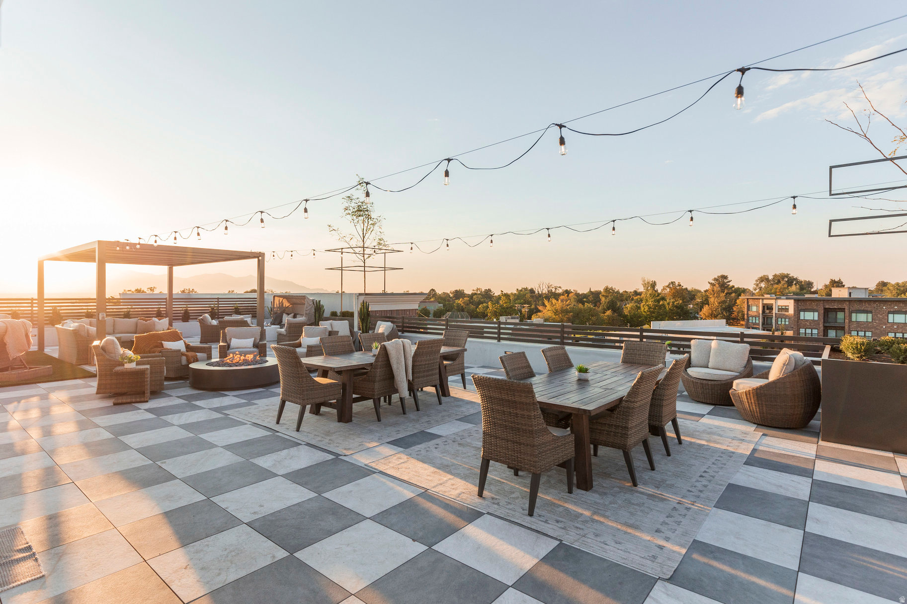 APOLLO SQUARE - Residential