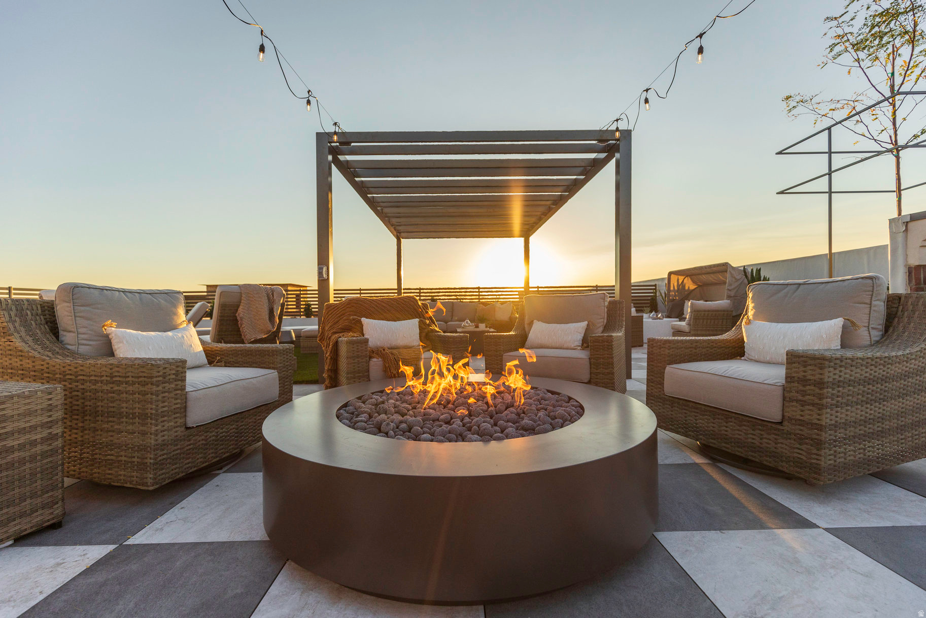 APOLLO SQUARE - Residential