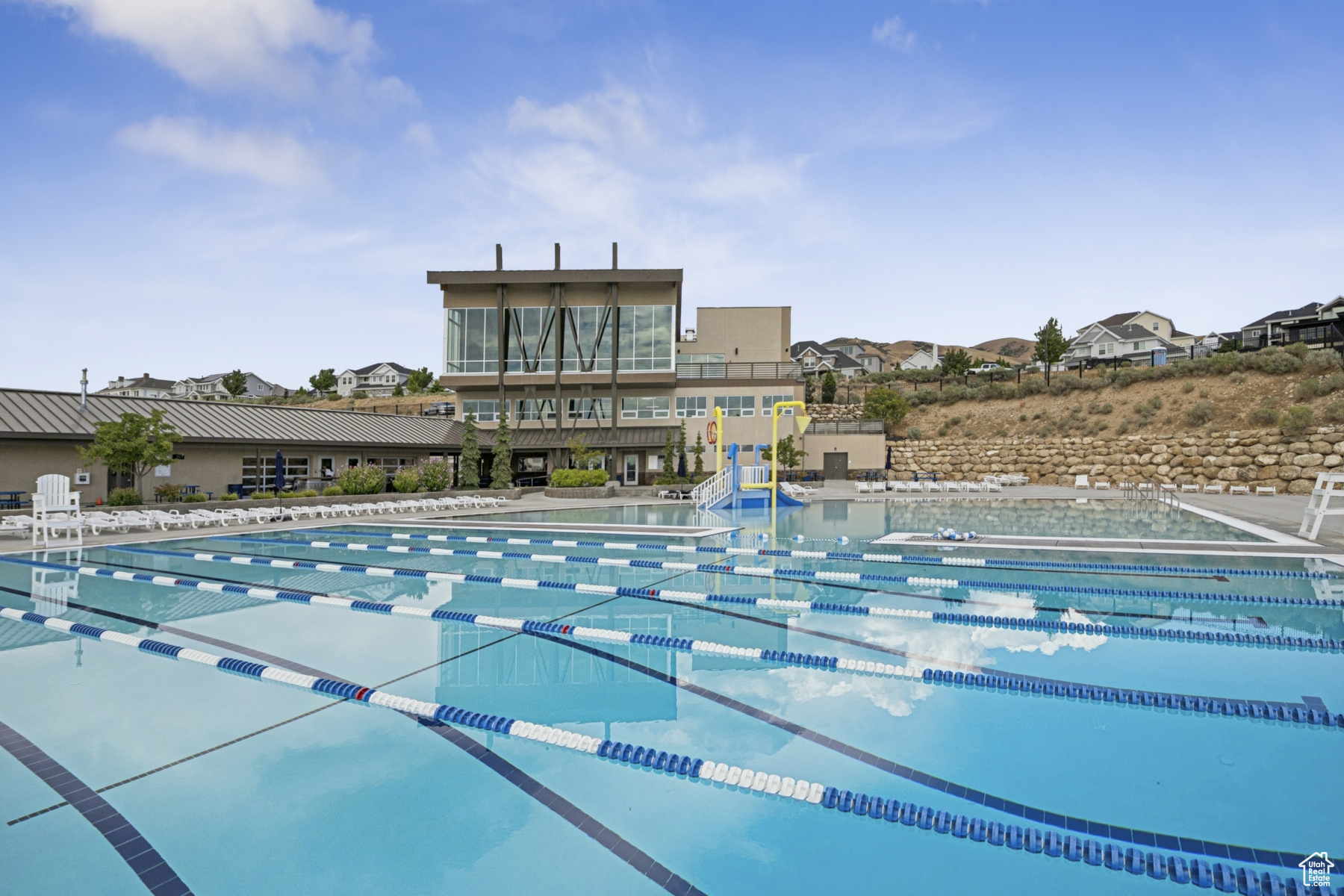 CRESTHAVEN VILLAGE - Residential