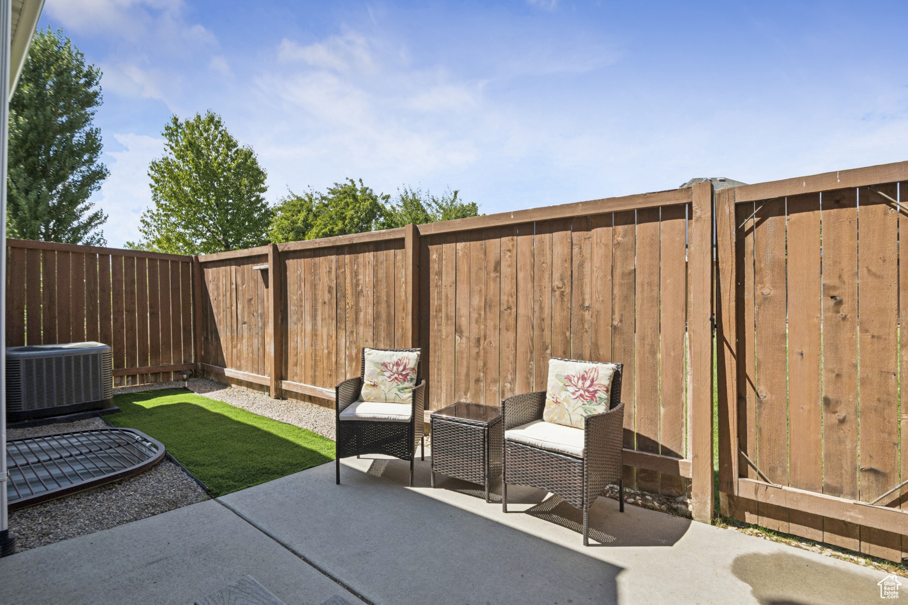 CRESTHAVEN VILLAGE - Residential