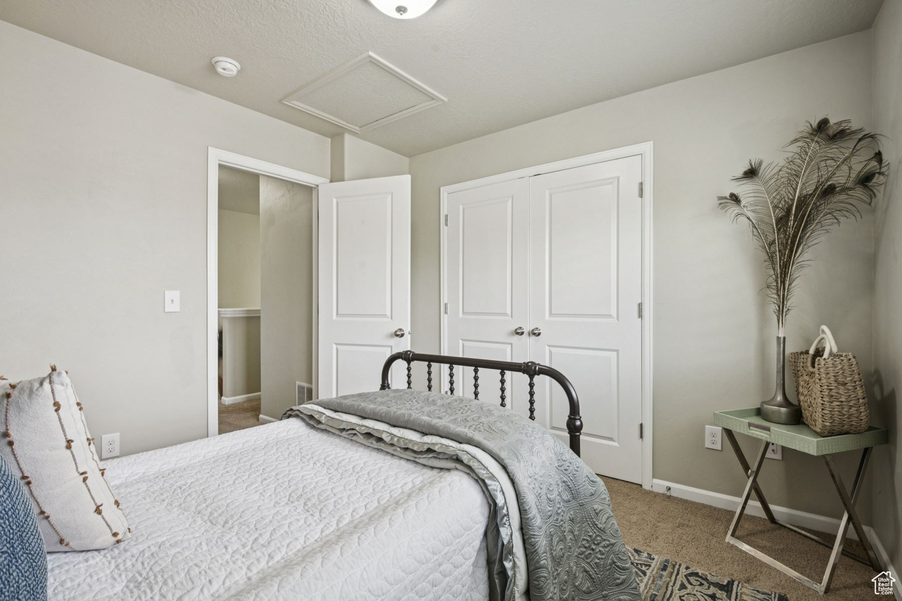 CRESTHAVEN VILLAGE - Residential