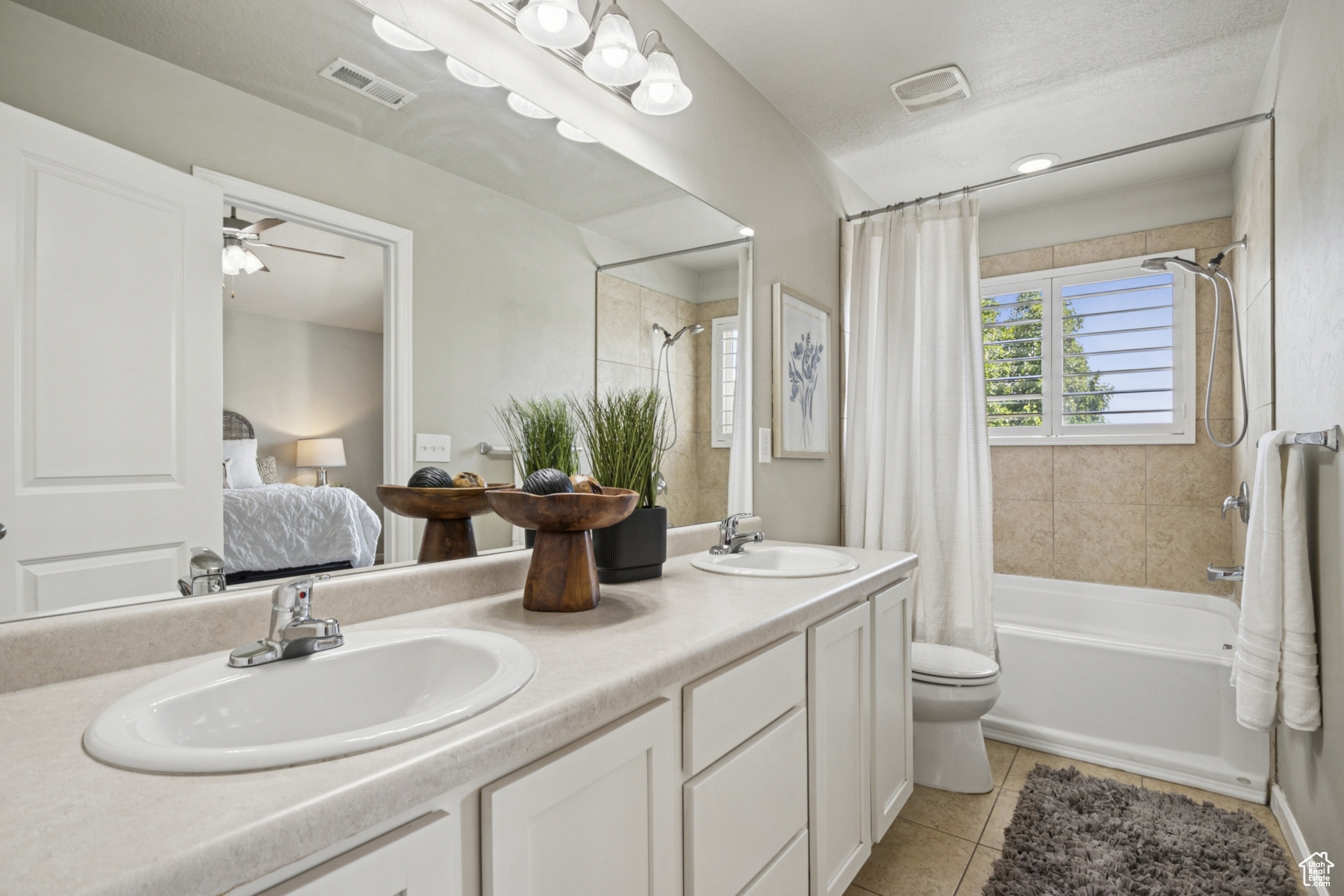 CRESTHAVEN VILLAGE - Residential