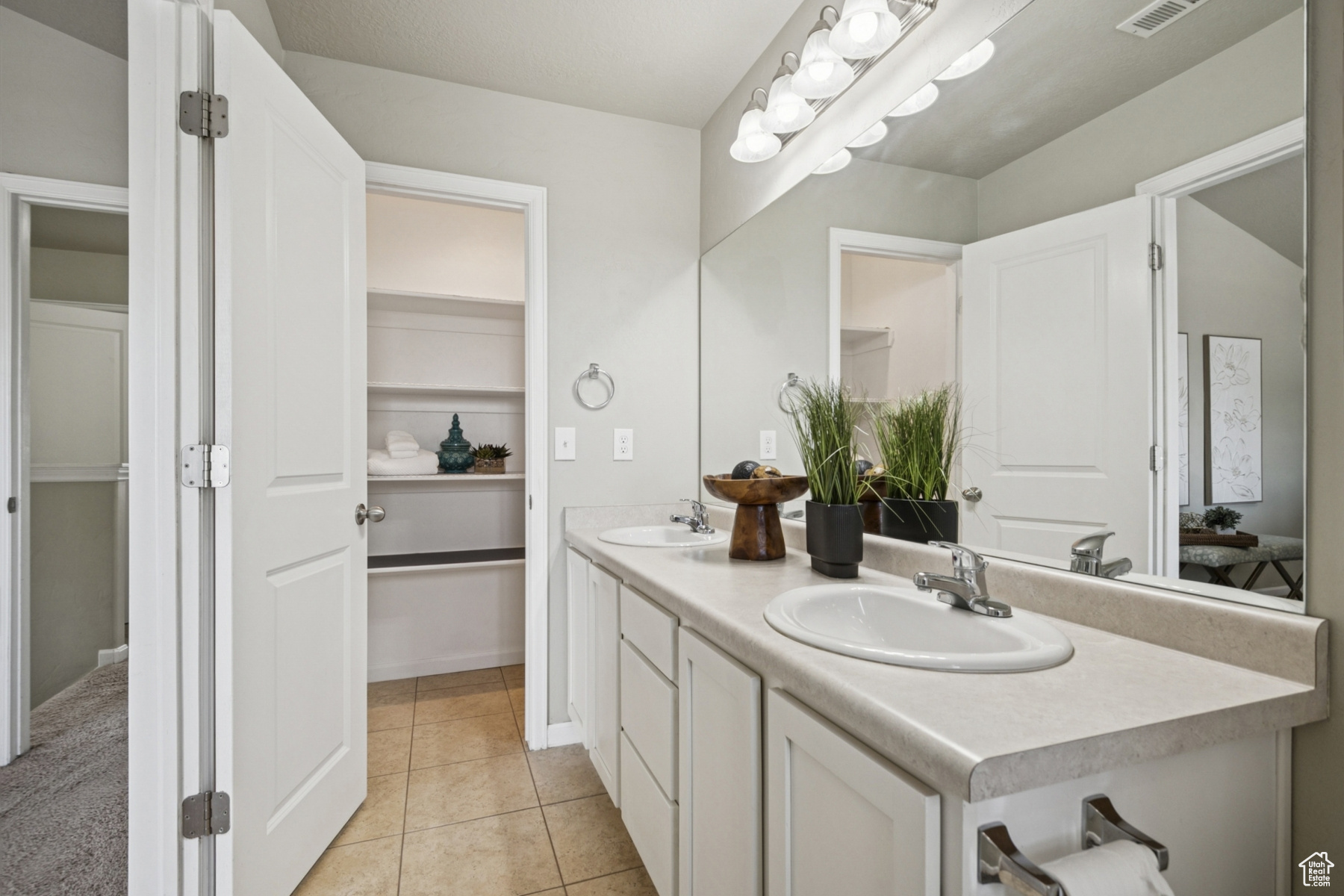 CRESTHAVEN VILLAGE - Residential