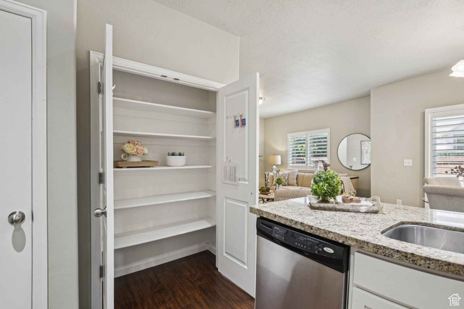 CRESTHAVEN VILLAGE - Residential