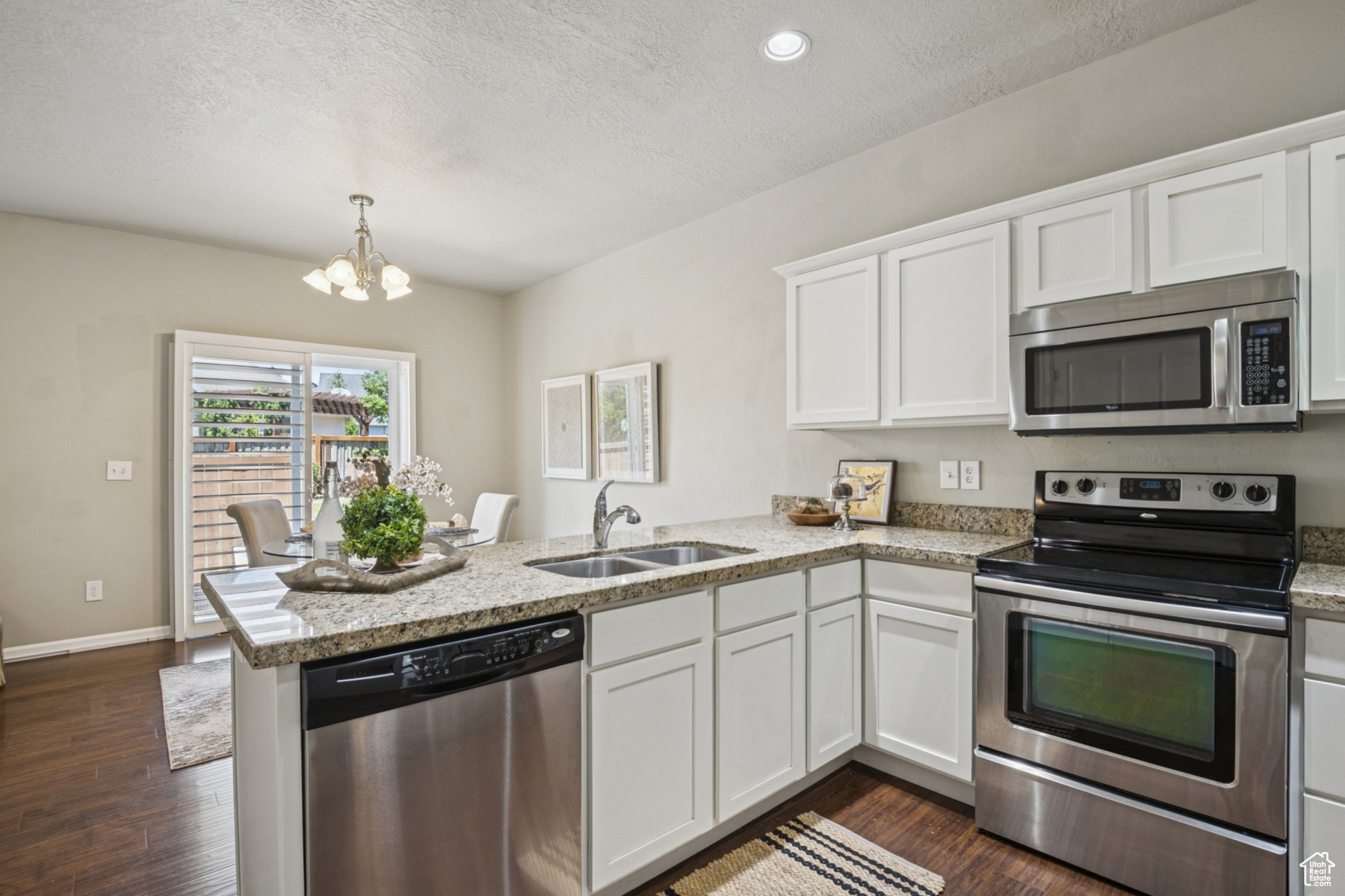 CRESTHAVEN VILLAGE - Residential