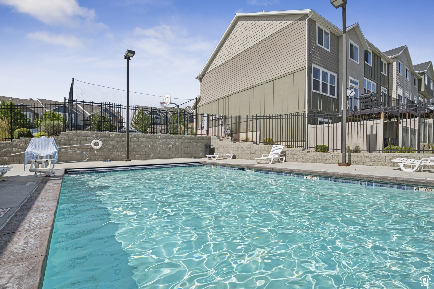 CRESTHAVEN VILLAGE - Residential