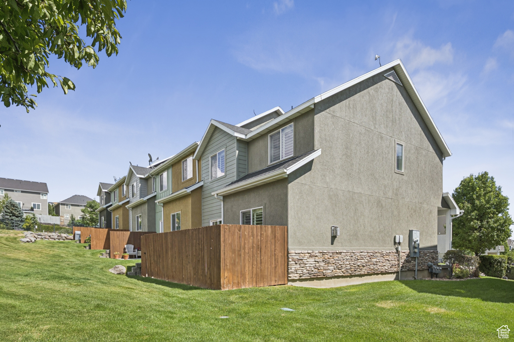 CRESTHAVEN VILLAGE - Residential